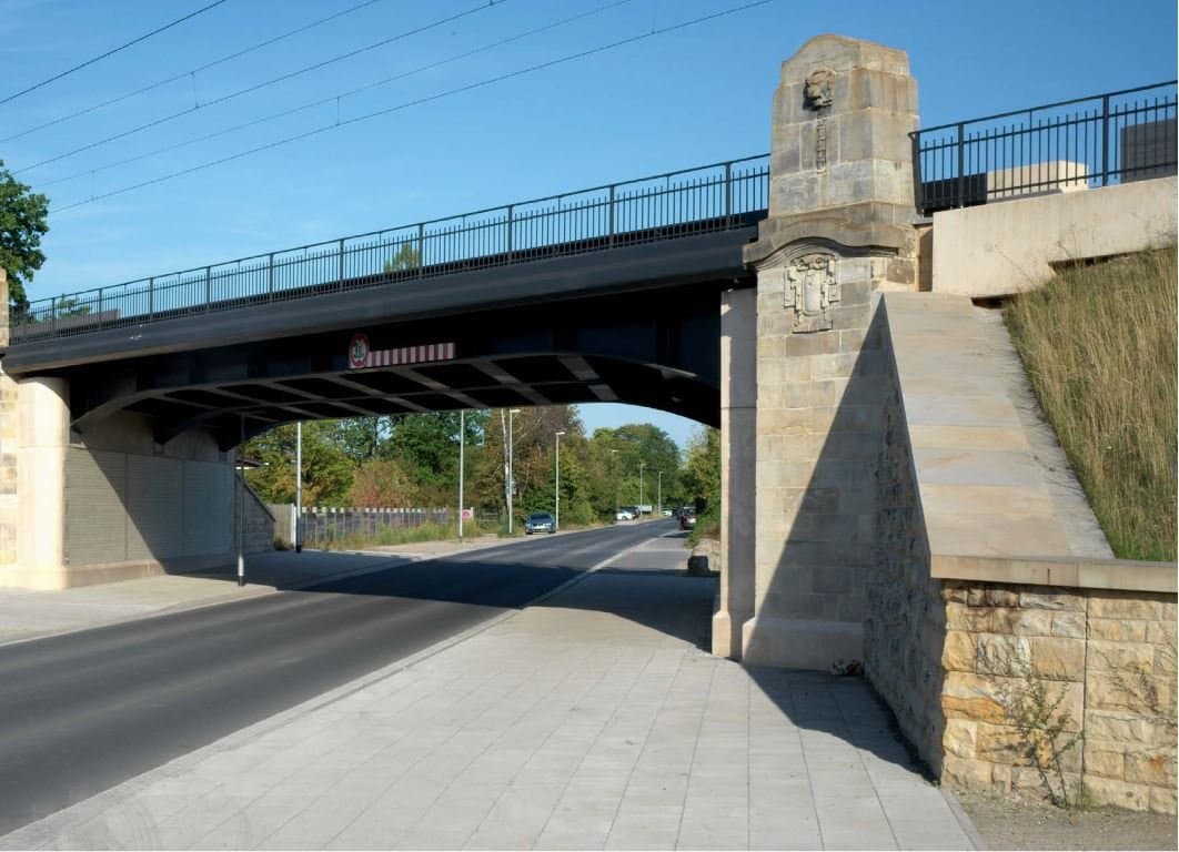Eisenbahnbrücke-Lange-Feld-Straße-4