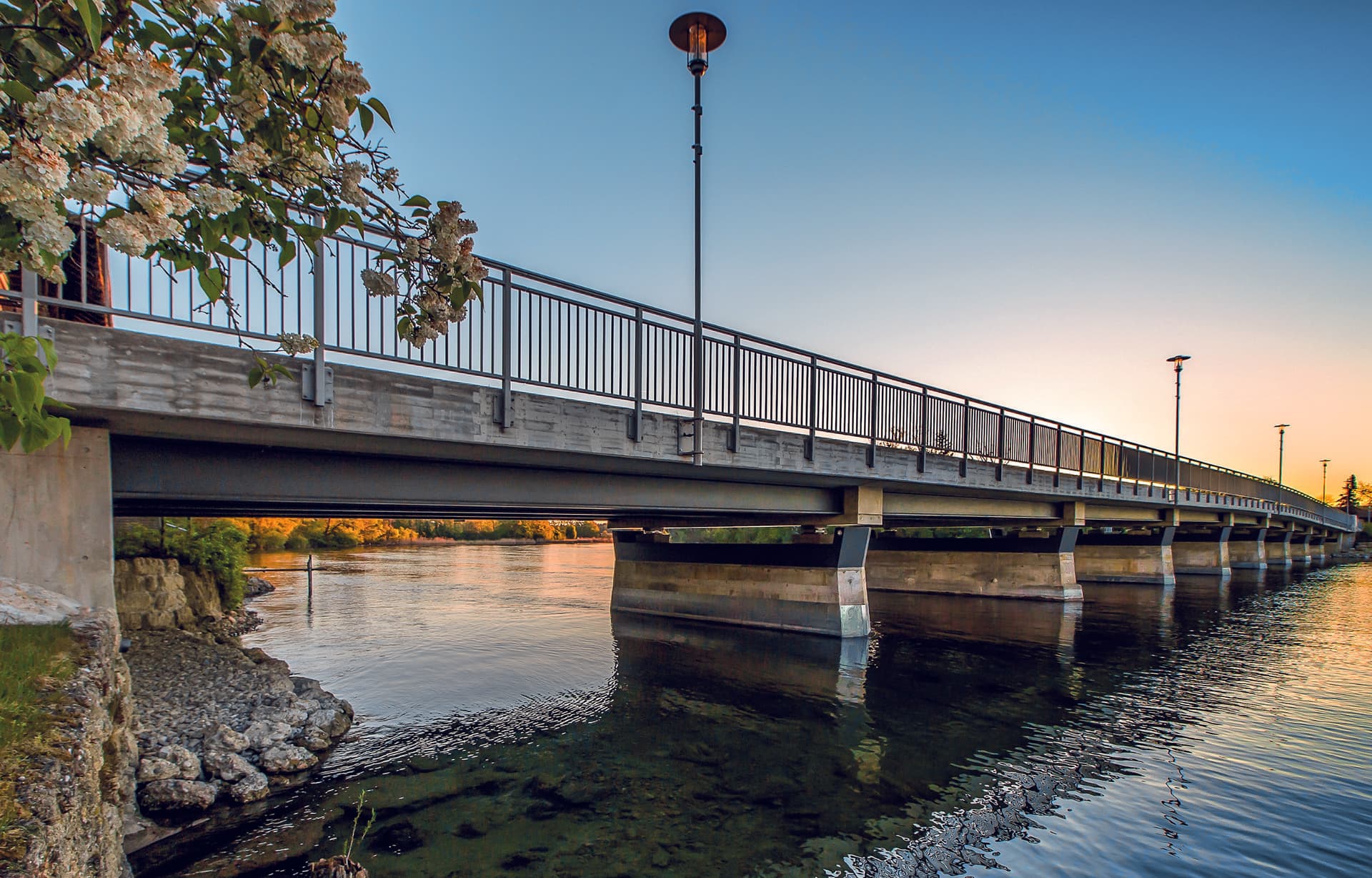 Blick auf die Alzbrücke von Südwesten (© WTM Engineers / Markus Lederwascher)