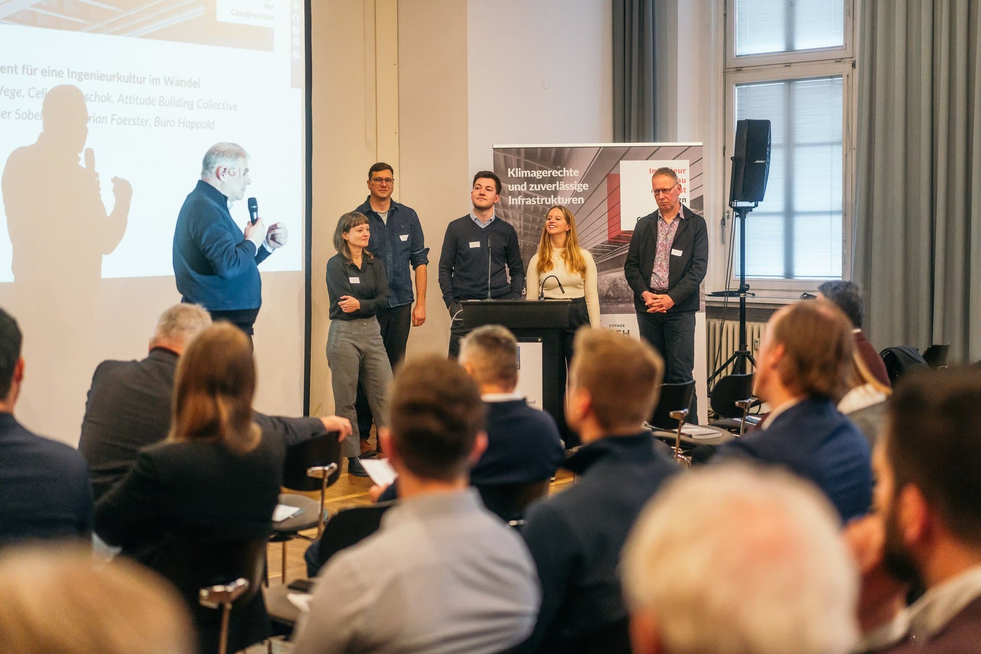 Rückblick: Das 6. Symposium Ingenieurbaukunst – Design for Construction mit dem Thema „Klimagerechte und zuverlässige Infrastrukturen” (#6_IngD4C) fand am 28. November 2024 im Ernst-Reuter-Haus in Berlin statt. Fotocredit: Stefan Hähnel