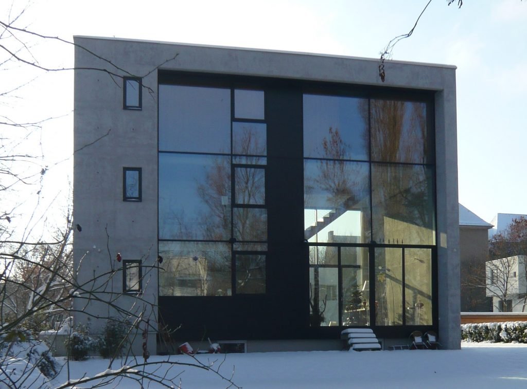 Wohnhaus in Berlin (aus Infraleichtbeton: Handbuch für Entwurf, Konstruktion und Bau), Foto: Mike Schlaich